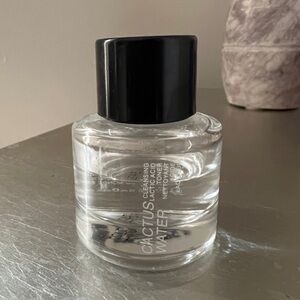 Freck Beauty
Cactus Water Cleansing Lactic Acid Toner NEW ✨🎁